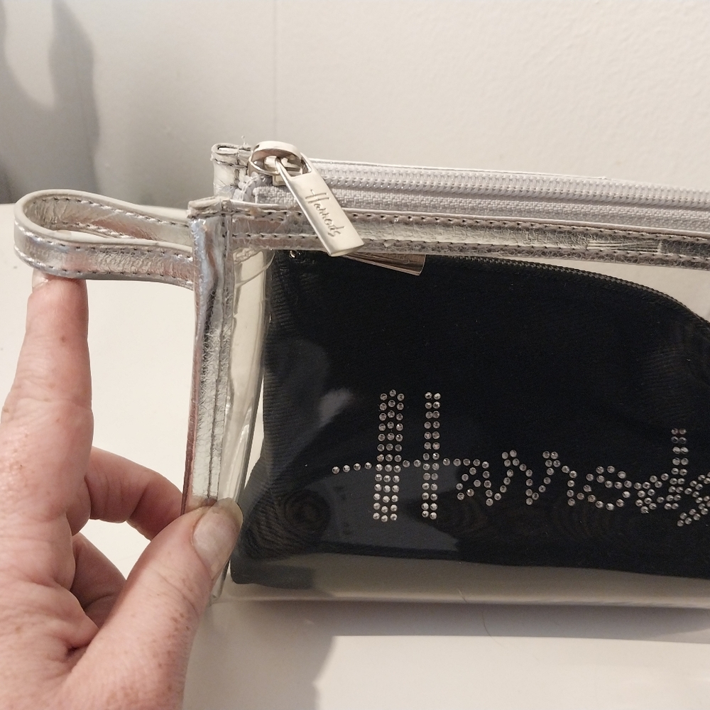 Harrods Case With Fabric Bag Inside - Picture 5 of 8
